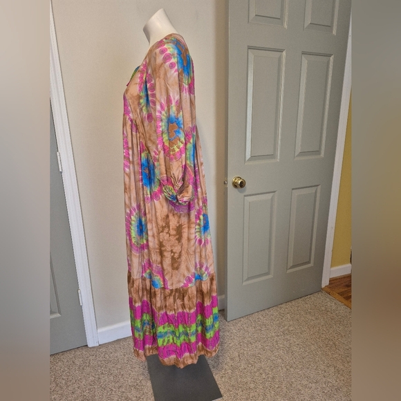 SOFIA COLLECTIONS Anastasia Flowy With Neck Tie Tye Dye Pattern Maxi Dress(O/S) - Picture 6 of 10